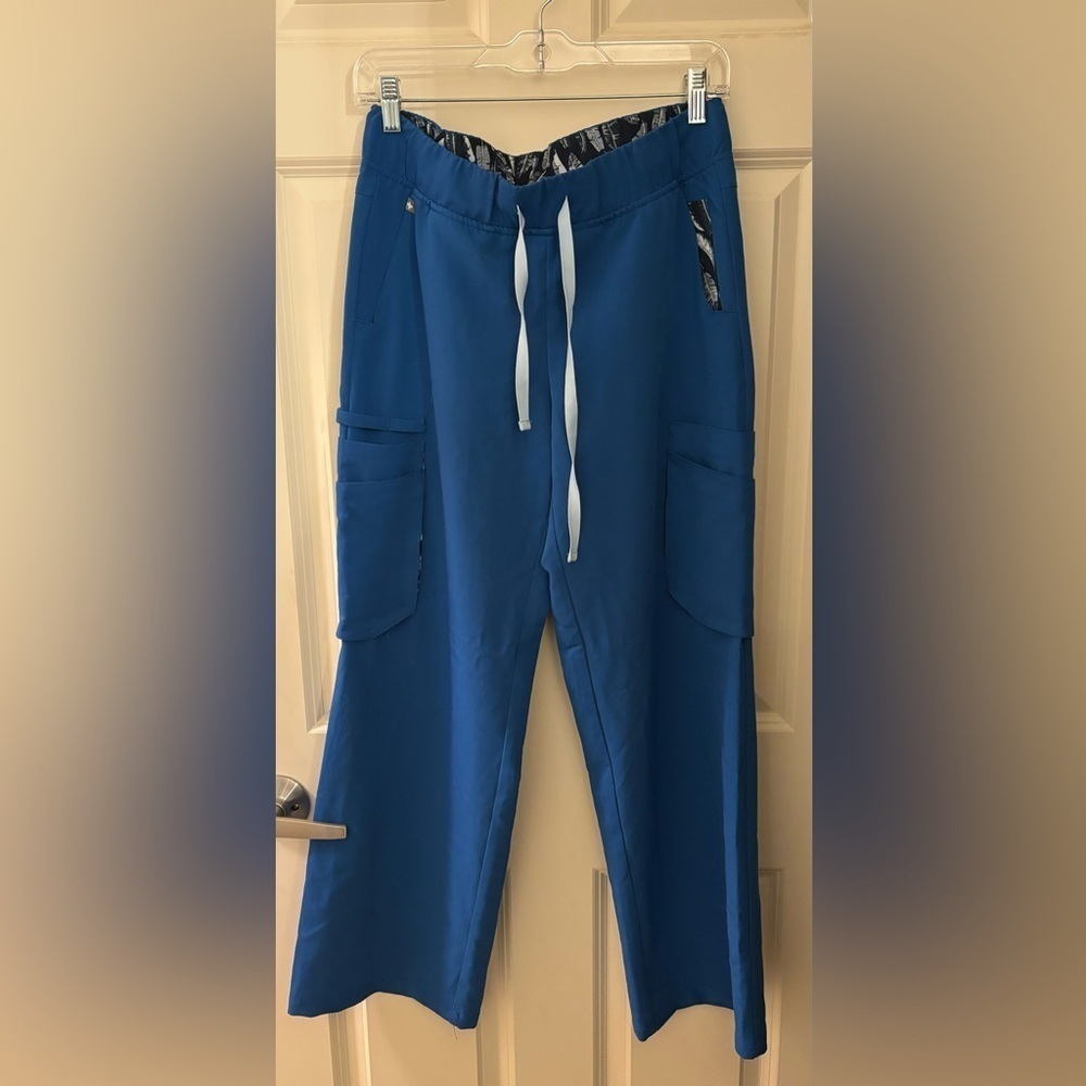 Figs Technical Collection Scrub Pants, Blue w/ Feather Print Details, Small Reg